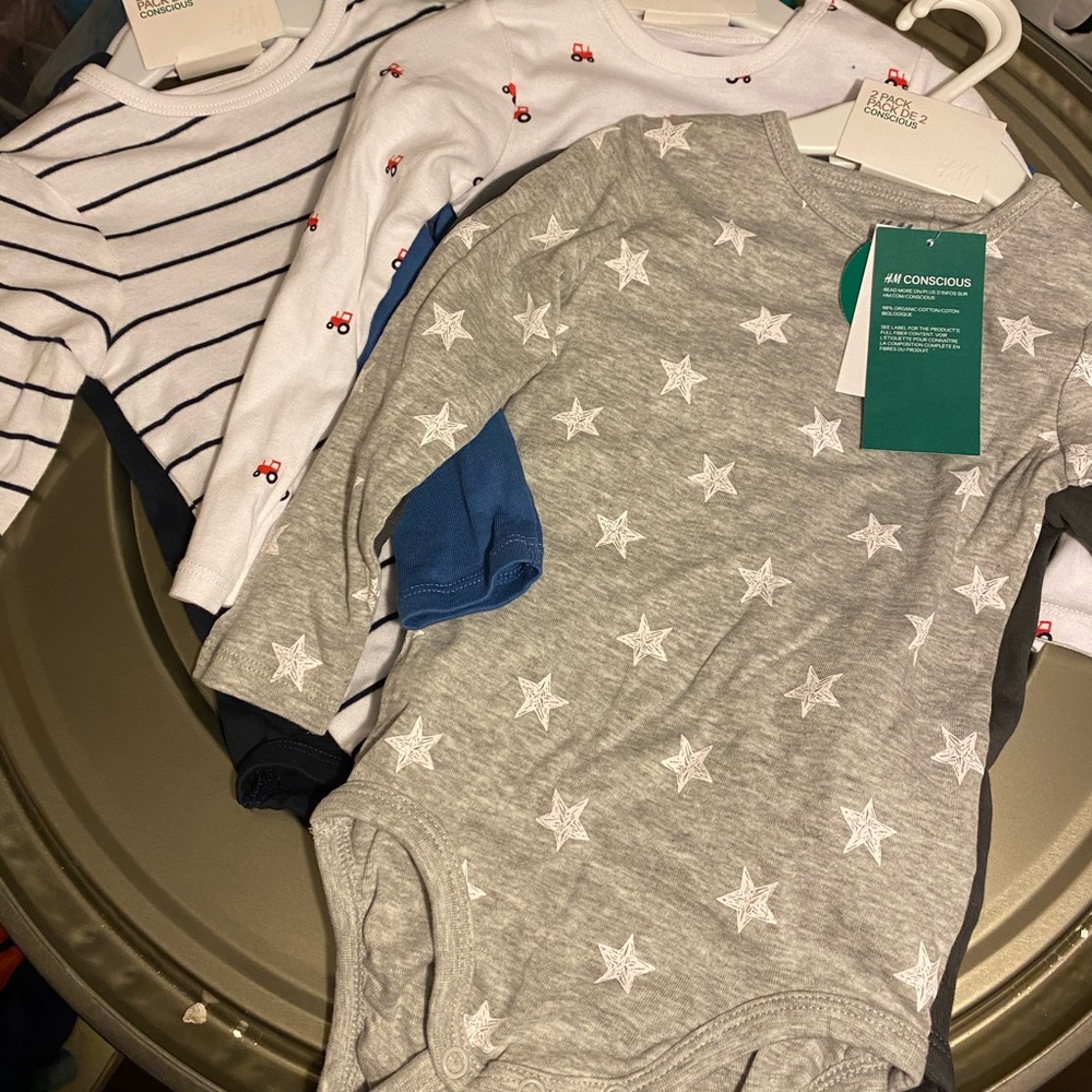 3 brand new 2 pack long sleeve H&M bodysuits